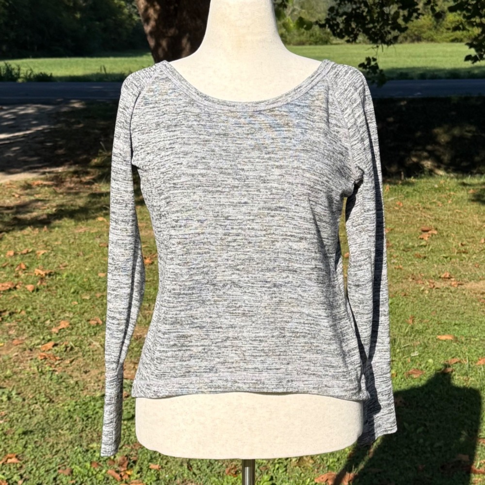 Athleta Womens Grey Space Dye Long Sleeve Scoop Neck Top Size M 63352 Athleisure